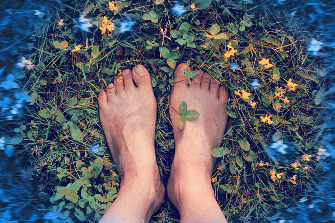 Feet in grass, reminder to be present