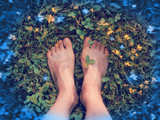 Feet in grass, reminder to be present