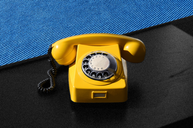 an old phone symbolizing reconciliation with estranged familiy